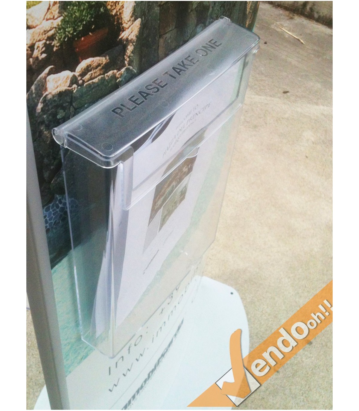 TASCA IN PLEXIGLASS CON COPERTURA A TAPPO RESISTENTE ALLA PIOGGIA PER TOTEM