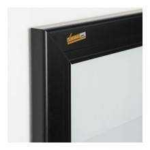 DETTAGLIO ANGOLO CORNICE BACHECA DA ESTERNO A LED,IN ALLUMINIO,COLORE NERO,CON SERRATURA E CHIAVE INCLUSI