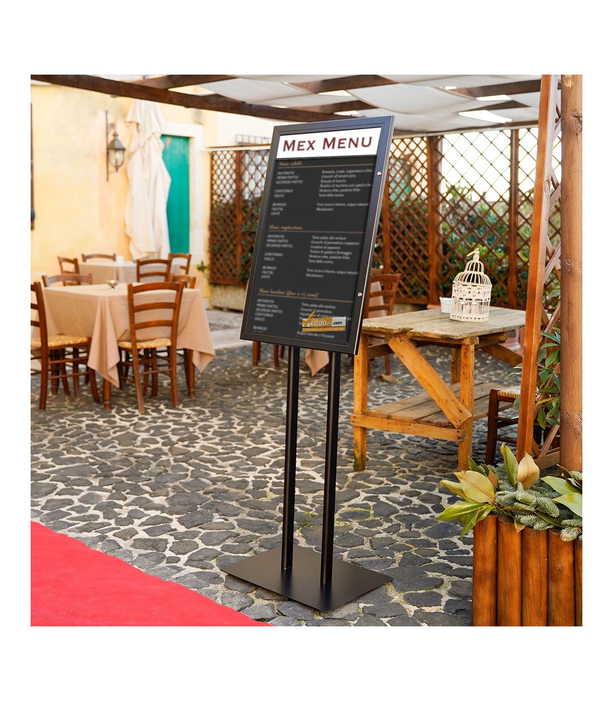 IMMAGINE IN RISORANTE DELLA BACHECA ESPOSITORE PORTA MENU DA PAVIMENTO PER ESTERNO FORMATO 4XA4 LOCANDA BAR