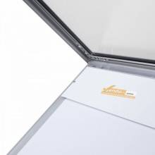 DETTAGLIO APERTURA PORTA MENU DA PAVIMENTO ILLUMINATO DA ESTERNO FORMATO 2XA4 BACHECA LUCE LED 220V