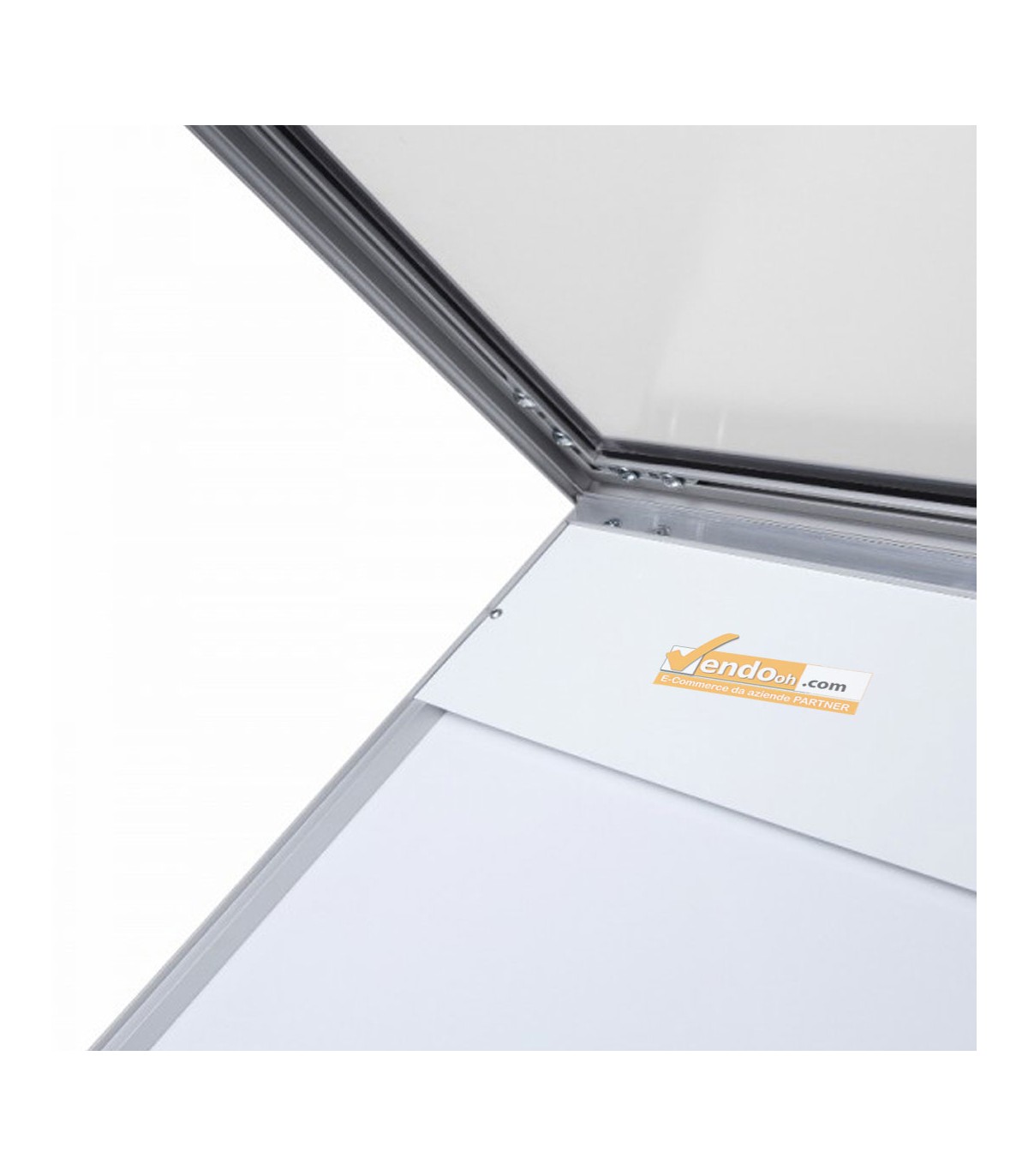 DETTAGLIO APERTURA PORTA MENU DA PAVIMENTO ILLUMINATO DA ESTERNO FORMATO 2XA4 BACHECA LUCE LED 220V