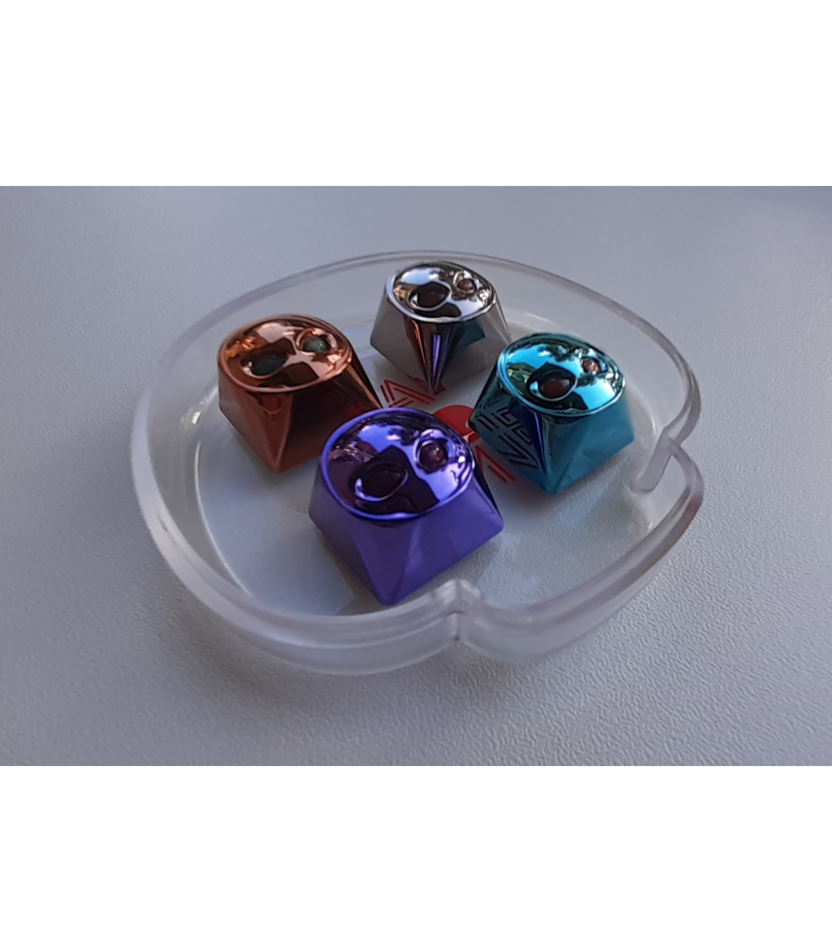 KEYCAPS 3D TRIDIMENSIONALI ALIENS ALIENI LUCE LED CHE TRASPARE DA OCCHI GAMING