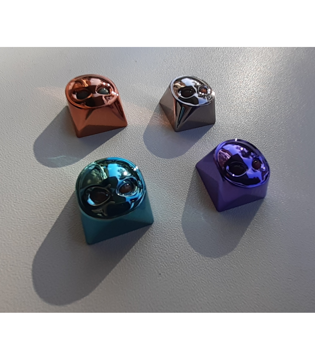 KEYCAPS 3D TRIDIMENSIONALI ALIENS ALIENI LUCE LED CHE TRASPARE DA OCCHI GAMING