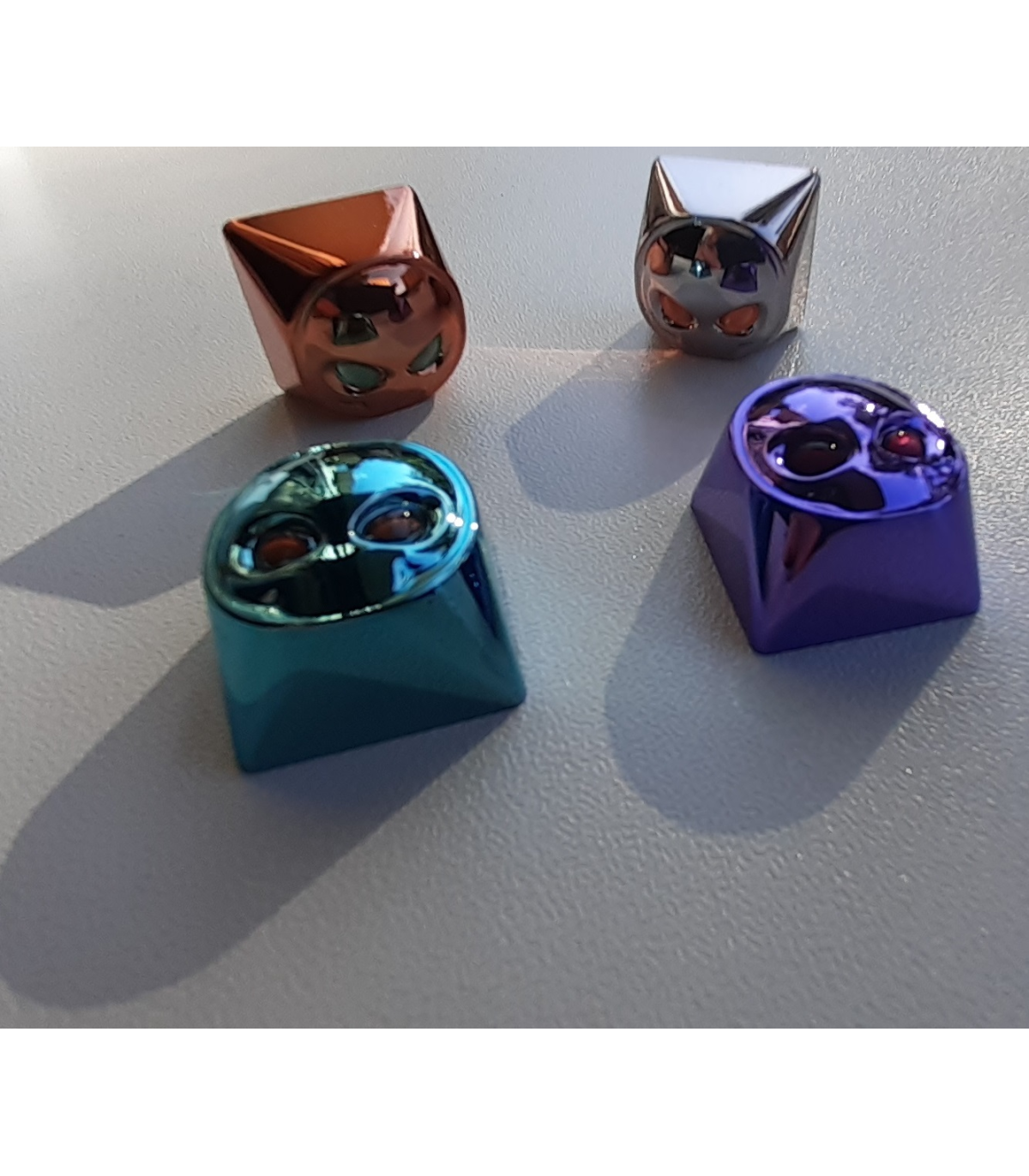 KEYCAPS 3D TRIDIMENSIONALI ALIENS ALIENI LUCE LED CHE TRASPARE DA OCCHI GAMING
