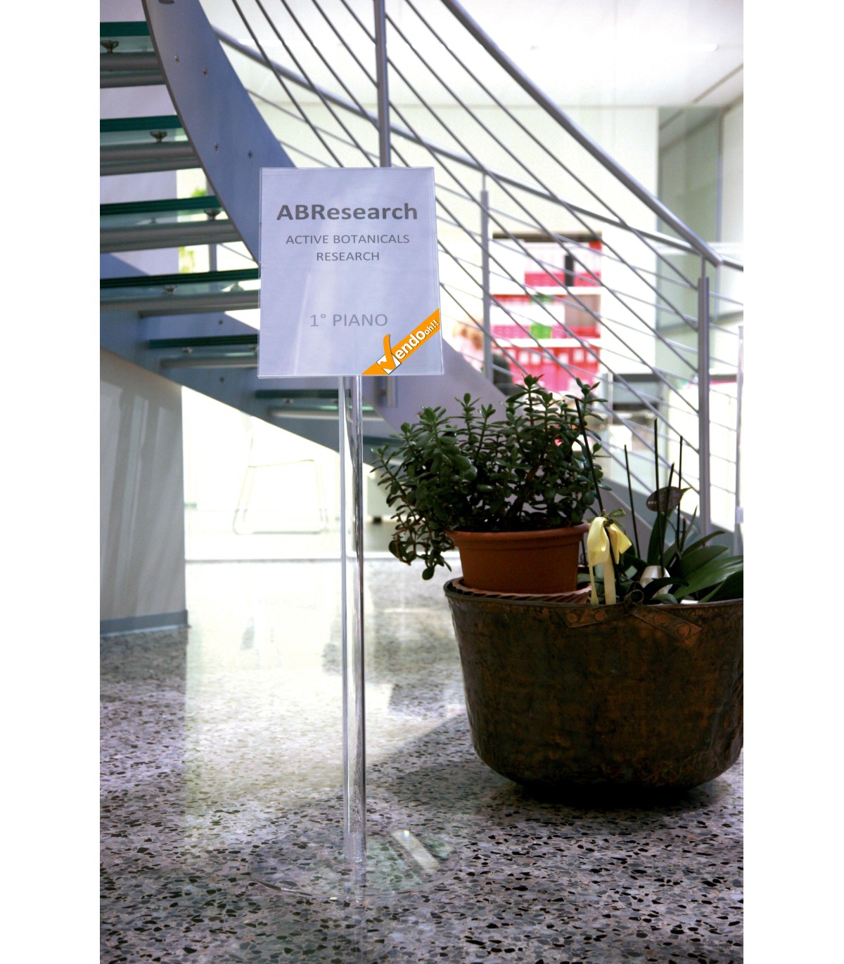 ESPOSITORE PUBBLICITARIO A LEGGIO PORTA LOCANDINE AVVISI DEPLIANT COMUNICAZIONI