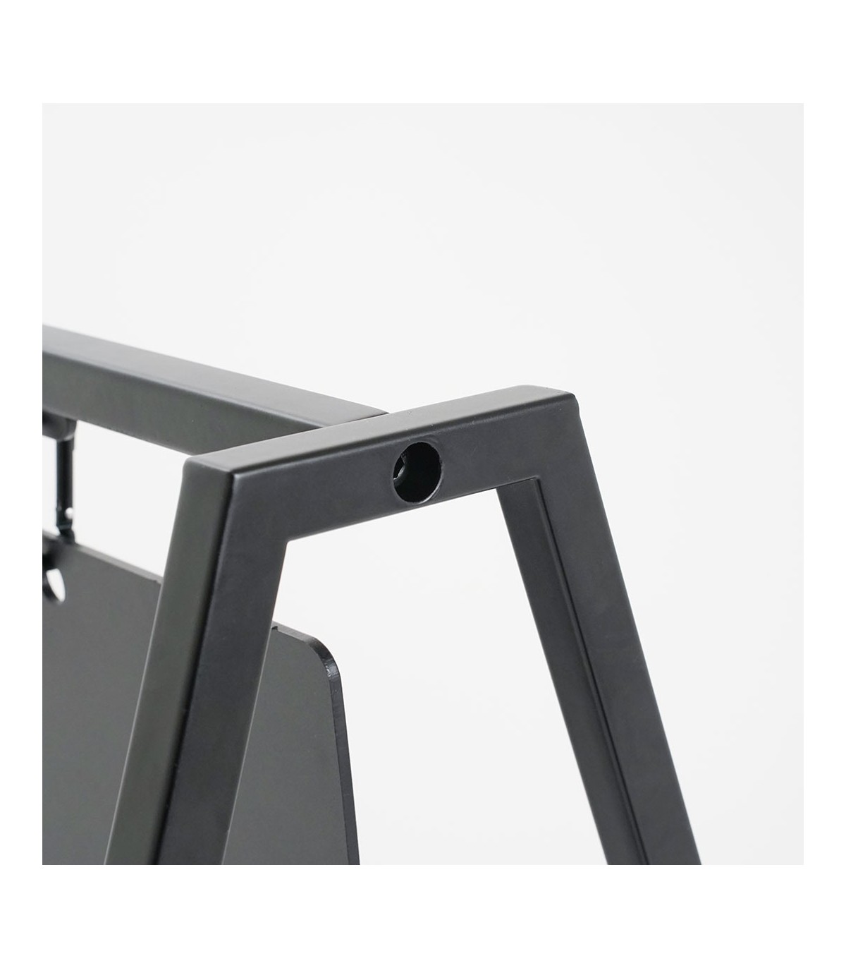 CAVALLETTO PUBBLICITARIO BIFACCIALE IN METALLO CON LAVAGNA SCRIVIBILE A GESSO A PENZOLONI STACCABILE